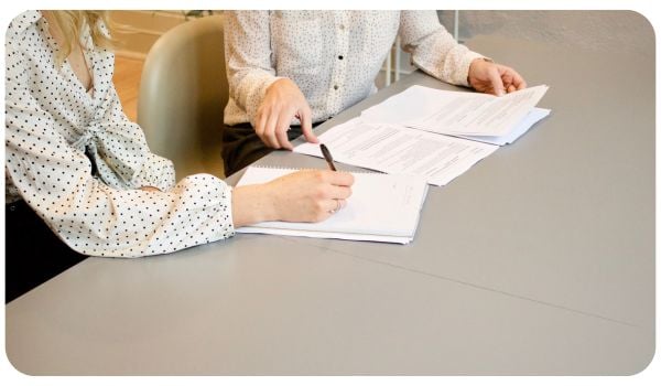 ¿Qué deben contener las actas de las reuniones de las sociedades mercantiles?
